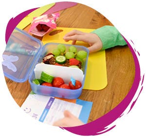 Plastik Brotzeitbox mit gesunden Snacks